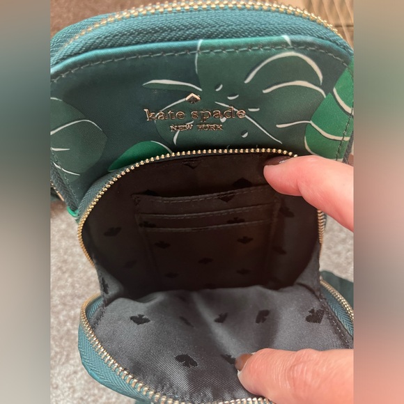 Like new Kate Spade phone crossbody. - Picture 3 of 4